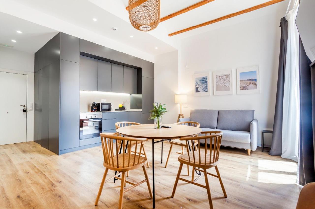 Puerto Beach Suites Valencia Bagian luar foto