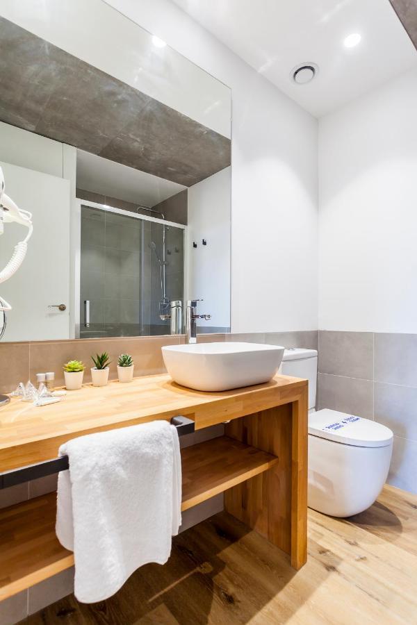 Puerto Beach Suites Valencia Bagian luar foto