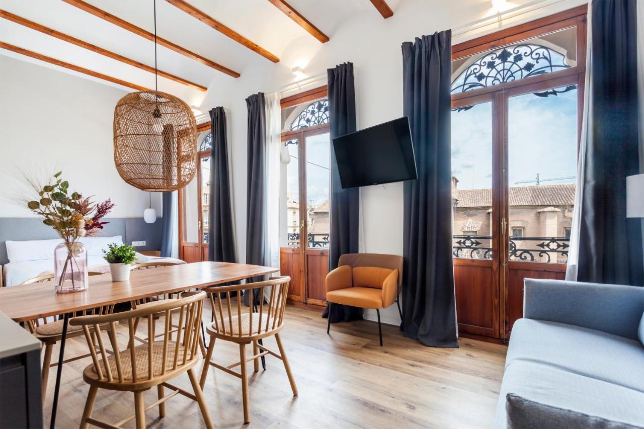 Puerto Beach Suites Valencia Bagian luar foto