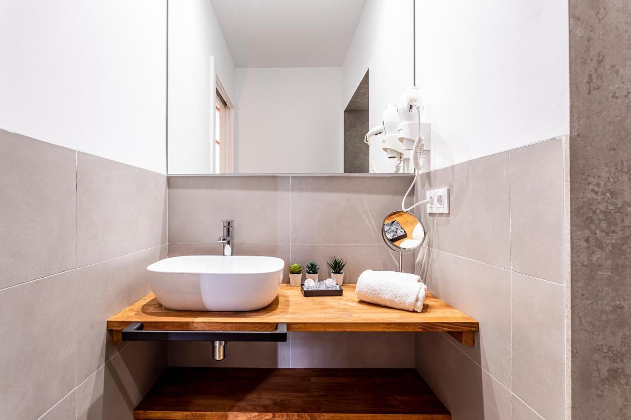 Puerto Beach Suites Valencia Bagian luar foto